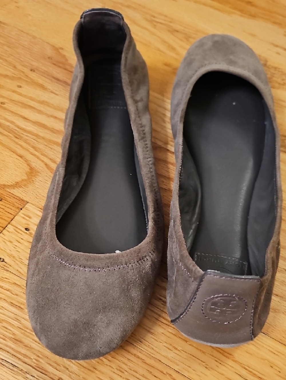 3 PAIRS Tory Burch Burgundy Leather Ballet Flats with Logo Medallion - Picture 3 of 10